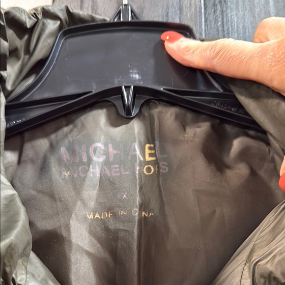 MICHAEL Michael Kors Olive Green Quilted Vest for Versatile Layering - Picture 2 of 11